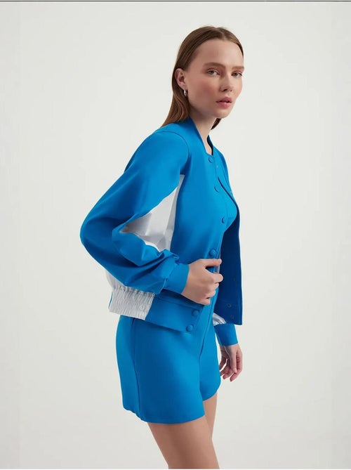 Blusa de fato de treino com botões e gola alta em blocos de cor - Kiabi Blusa de fato de treino com botões e gola alta em blocos de cor - Kiabi