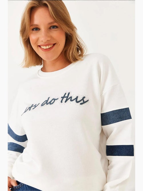 Blusa de ganga às riscas com detalhes em pedraria lucci - Kiabi Blusa de ganga às riscas com detalhes em pedraria lucci - Kiabi
