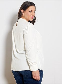 Blusa de gola alta e abertura em V - Kiabi
