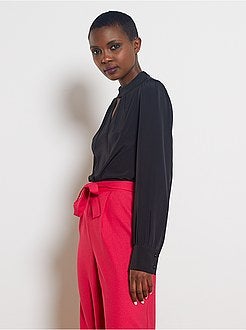 Blusa de gola alta e abertura em V - Kiabi