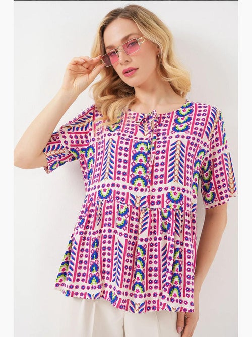 Blusa de gola redonda com padrão e detalhe de laço bdart - Kiabi Blusa de gola redonda com padrão e detalhe de laço bdart - Kiabi