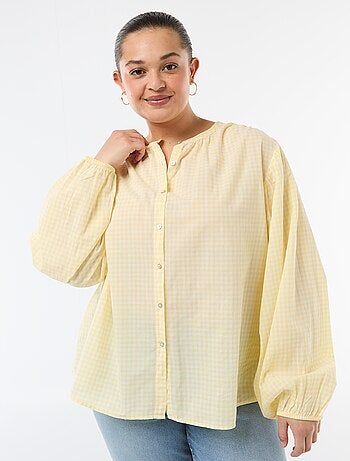 Blusa de gola redonda e mangas compridas