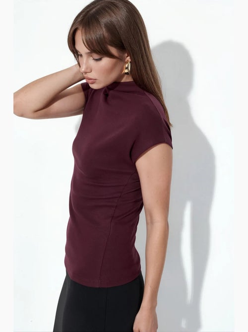 Blusa de malha justa com gola alta e mangas curtas tipo capa busem - Kiabi Blusa de malha justa com gola alta e mangas curtas tipo capa busem - Kiabi