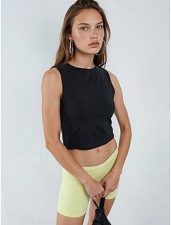 Blusa de malha sem mangas com decote barco busem