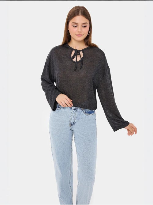 Blusa de malha solta com gola redonda e detalhe de atilhos hiccup - Kiabi