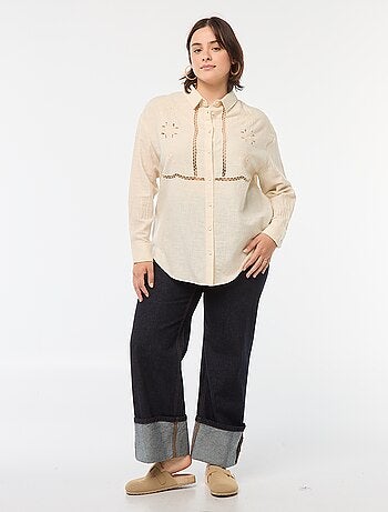 Blusa de manga comprida com bordados ajurados