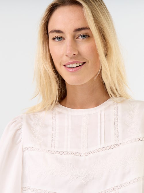 Blusa de manga comprida com bordados - Kiabi Blusa de manga comprida com bordados - Kiabi