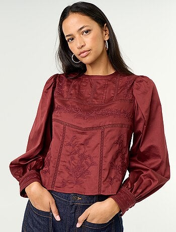 Blusa de manga comprida com bordados