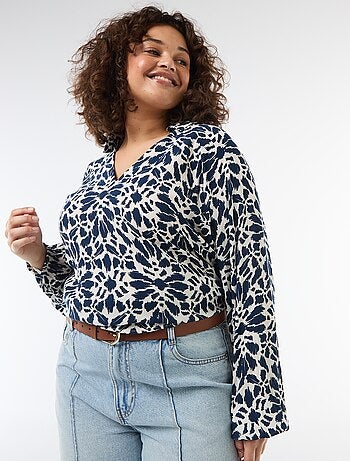 Blusa de manga comprida com gola de pontas soltas