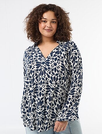 Blusa de manga comprida com gola de pontas soltas