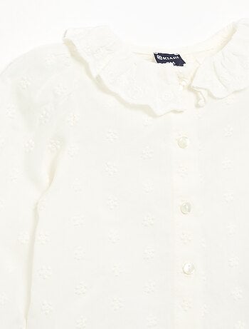 Blusa de manga comprida em voile de algodão com flores bordadas