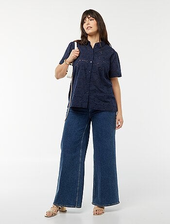 Blusa de manga curta com bordado inglês