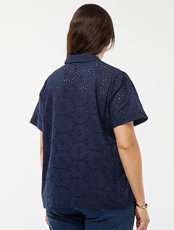 Blusa de manga curta com bordado inglês