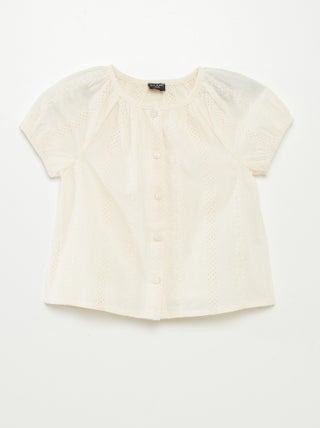 Blusa de manga curta com bordado inglês