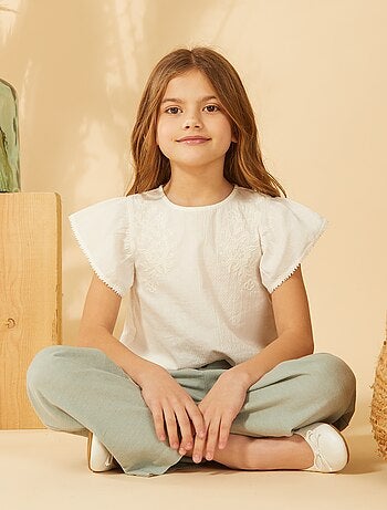 Blusa de manga curta com bordados