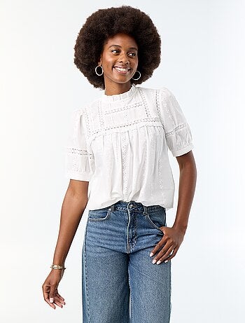 Blusa de manga curta com bordados