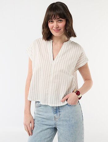 Blusa de manga curta com decote em V
