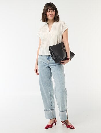 Blusa de manga curta com decote em V
