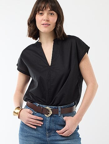 Blusa de manga curta com decote em V