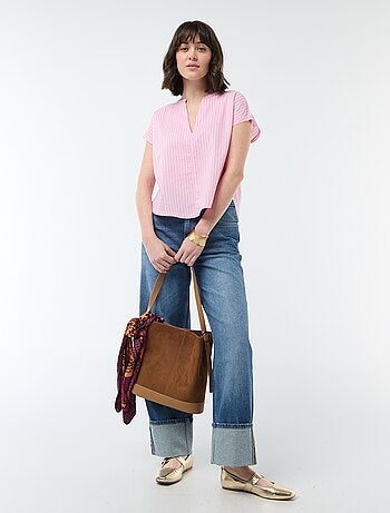 Blusa de manga curta com decote em V