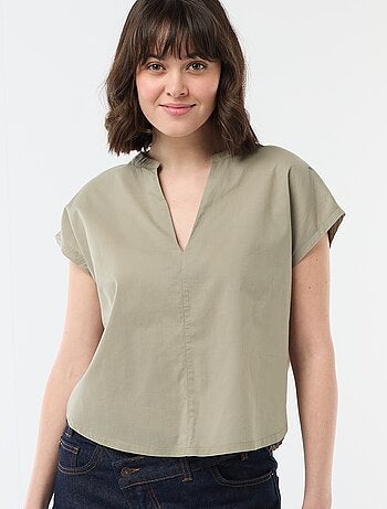Blusa de manga curta com decote em V
