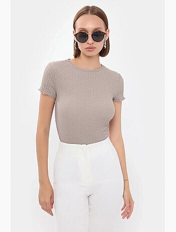 Blusa de manga curta em tecido frisado com decote redondo hiccup