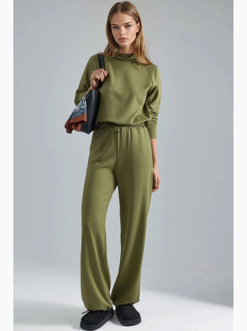 Blusa de meia gola modal touch e calças com cintura elástica coleção bersan hiccup - Kiabi Blusa de meia gola modal touch e calças com cintura elástica coleção bersan hiccup - Kiabi