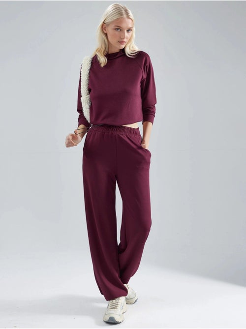 Blusa de meia gola modal touch e calças com cintura elástica coleção bersan hiccup - Kiabi Blusa de meia gola modal touch e calças com cintura elástica coleção bersan hiccup - Kiabi