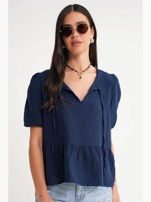 Blusa de musselina texturizada com decote redondo e viés mixray - Kiabi Blusa de musselina texturizada com decote redondo e viés mixray - Kiabi