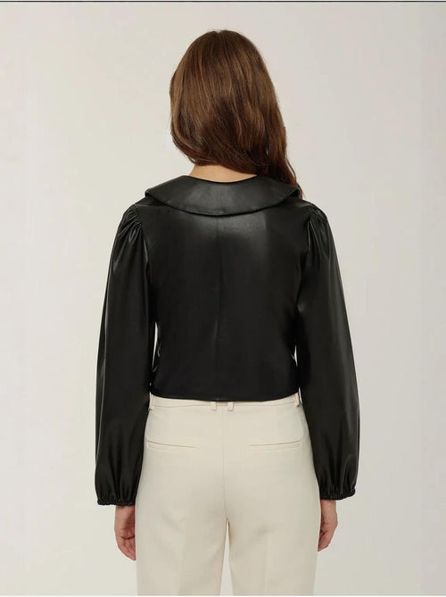Blusa de pele sintética manga comprida com laço hiccup - Kiabi Blusa de pele sintética manga comprida com laço hiccup - Kiabi