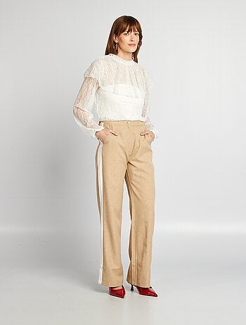 Blusa de renda com folhos