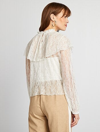 Blusa de renda com folhos