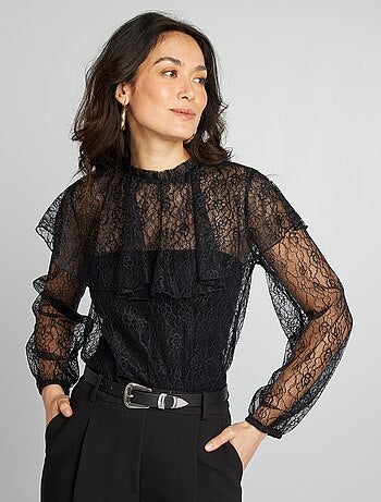 Blusa de renda com folhos