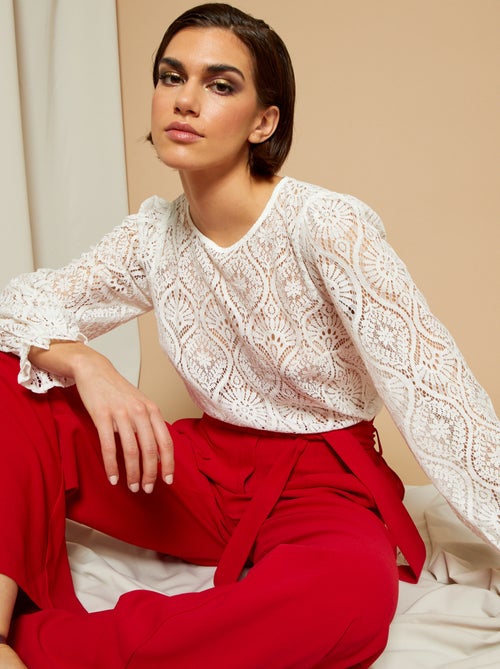 Blusa de renda com gola redonda - Kiabi