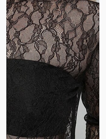 Blusa de renda com gola redonda hiccup