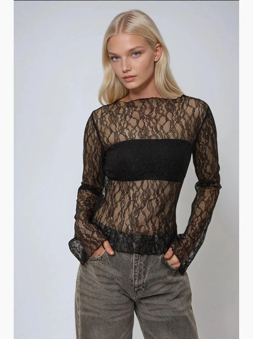Blusa de renda com gola redonda hiccup - Kiabi Blusa de renda com gola redonda hiccup - Kiabi