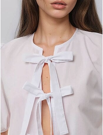 Blusa em algodão com gola redonda e detalhe de laço hiccup