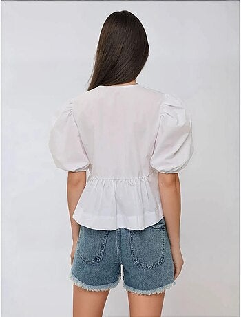 Blusa em algodão com gola redonda e detalhe de laço hiccup