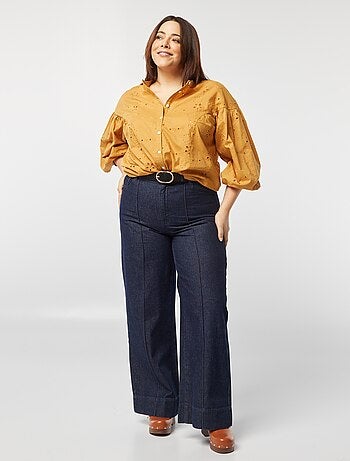 Blusa em bordado inglês