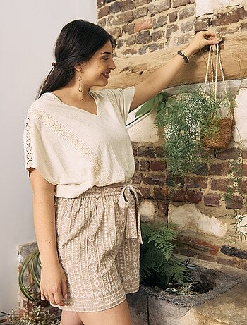 Blusa em crepe com bordados