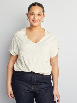Blusa em crepe com bordados