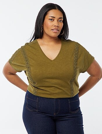 Blusa em crepe com bordados