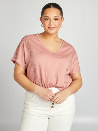 Blusa em crepe com bordados