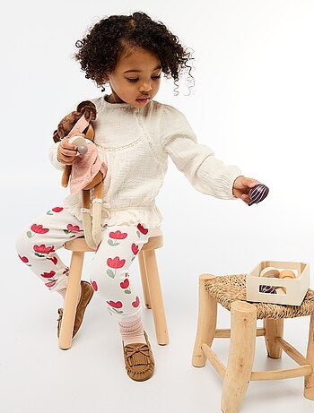 Blusa em gaze de algodão com bordados e renda