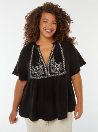Blusa em gaze de algodão com decote bordado