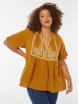 Blusa em gaze de algodão com decote bordado
