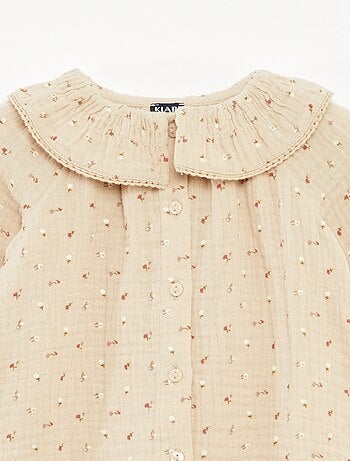 Blusa em gaze de algodão com gola claudine