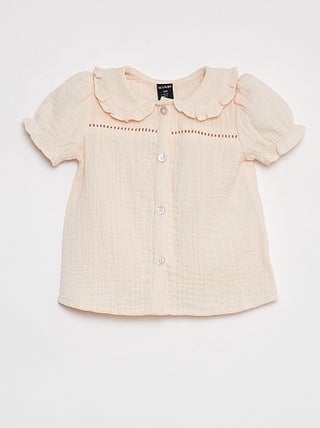 Blusa em gaze de algodão com gola claudine