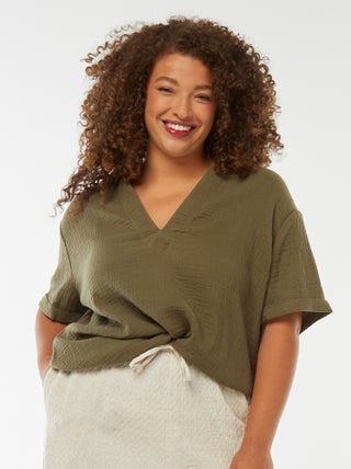 Blusa em gaze de algodão com gola de polo