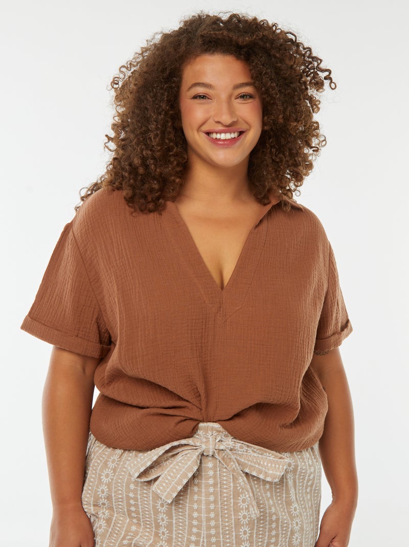 Blusa em gaze de algodão com gola de polo Castanho - Kiabi